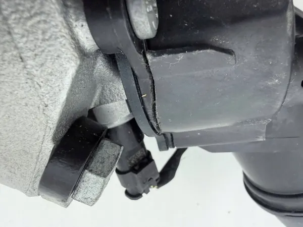 Gancho de Reboque Ford Kuga III OEM RV4J19J288AD - Traseiro image 10