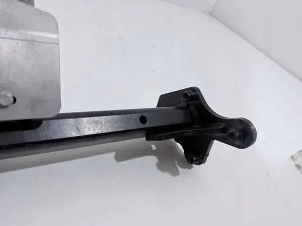 Gancho de Reboque Ford Kuga III OEM RV4J19J288AD - Traseiro image 7