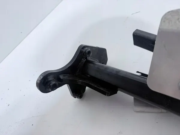 Gancho de Reboque Ford Kuga III OEM RV4J19J288AD - Traseiro image 8