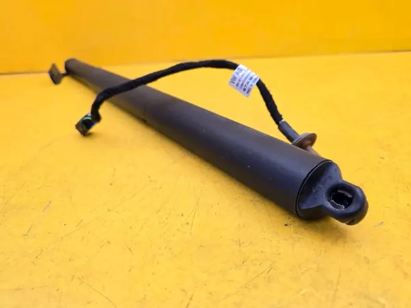 Porsche Macan 95B achterklepactuator OEM 95B827851C image 3