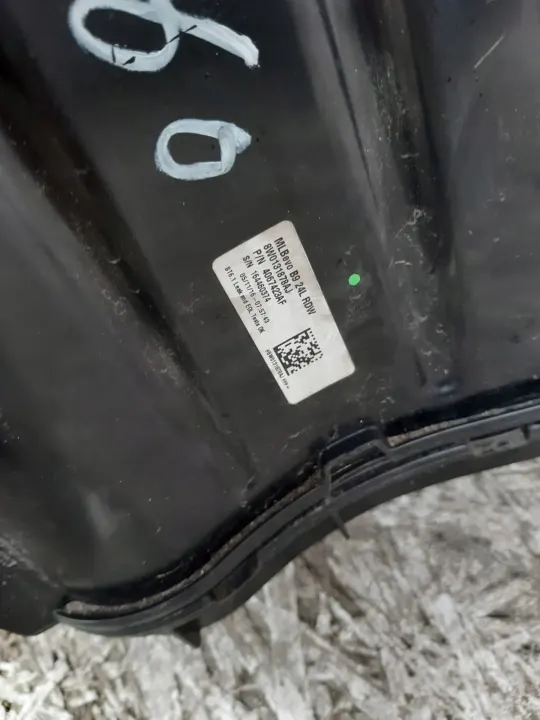 Audi AdBlue-säiliö OEM 8W0131878AJ - Käytetty image 3