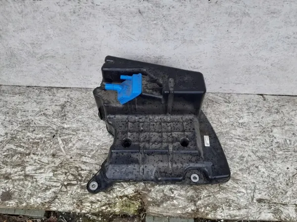 Audi AdBlue-säiliö OEM 8W0131878AJ - Käytetty image 4