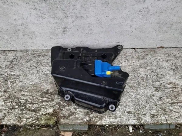 Audi AdBlue-säiliö OEM 8W0131878AJ - Käytetty image 5