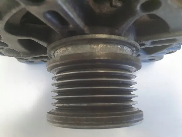 VW T5 LIFT 2.0 TDI Alternator 180A image 3