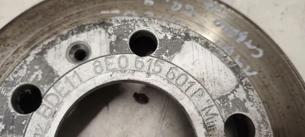 AUDI A4 B7 Bakre bromsskiva 8E0615601P image 3