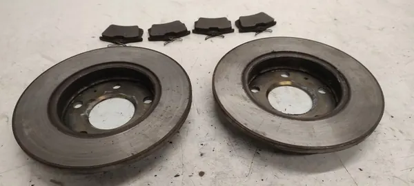 AUDI A4 B7 Bakre bromsskiva 8E0615601P image 7