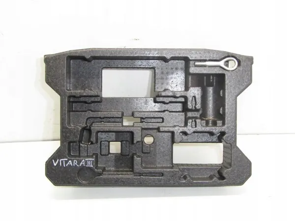 Suzuki OE Tunkinpidike OEM 75491-61M00 Käytetty image 2