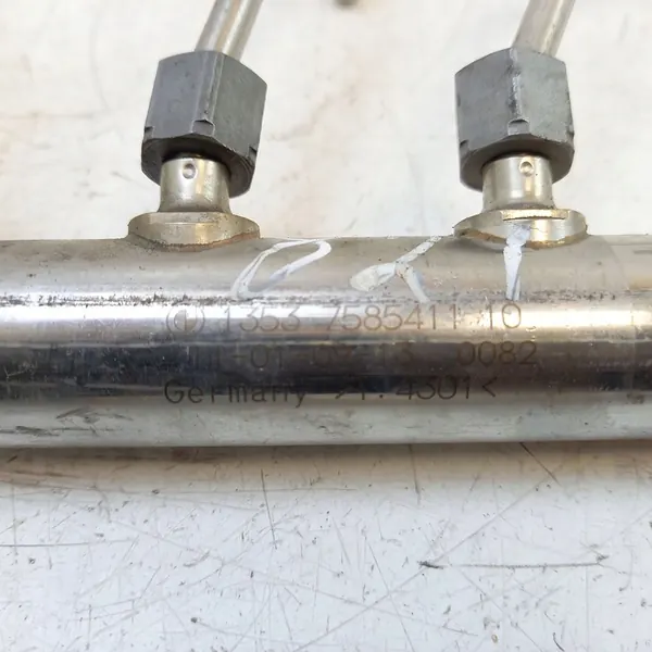 Brandstofrail BMW F10 F15 F30 7585411 image 2