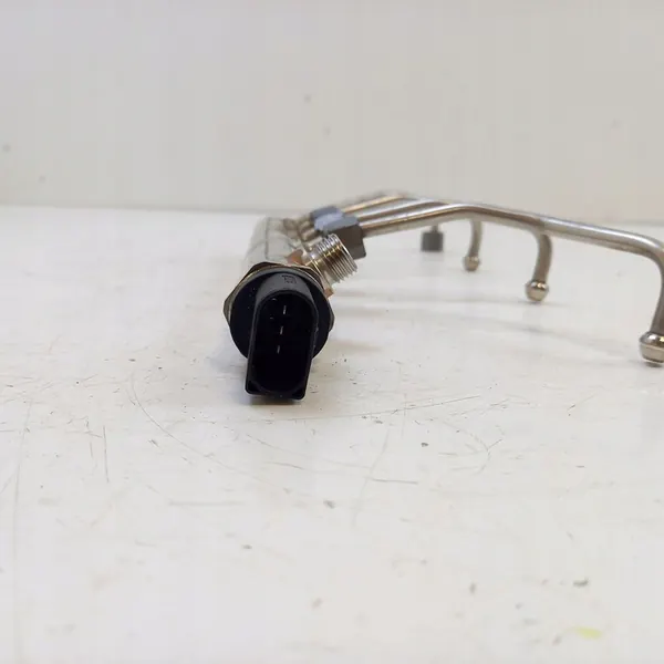 Brandstofrail BMW F10 F15 F30 7585411 image 3