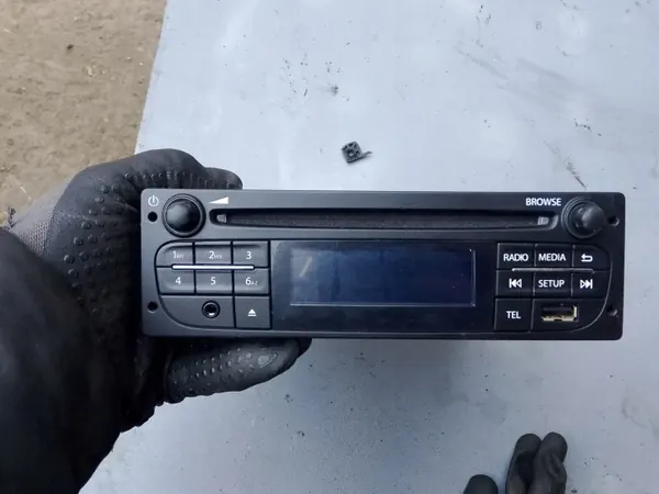 Radio OEM 281153711R para Renault Master III image 2