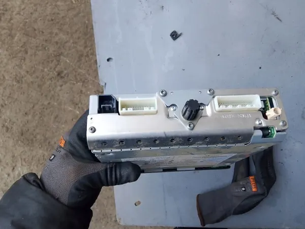 Radio OEM 281153711R para Renault Master III image 3