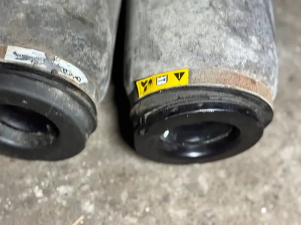 Muelle de aire trasero I/D OEM 68258355AA Jeep WK2 image 6