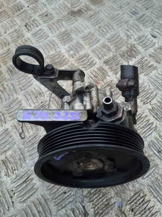 Bomba de dirección asistida BMW E39 520i ZF 91128 image 2
