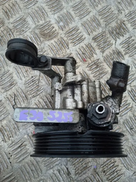 Bomba de dirección asistida BMW E39 520i ZF 91128 image 3