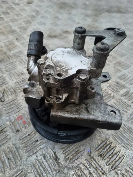 Bomba de dirección asistida BMW E39 520i ZF 91128 image 4