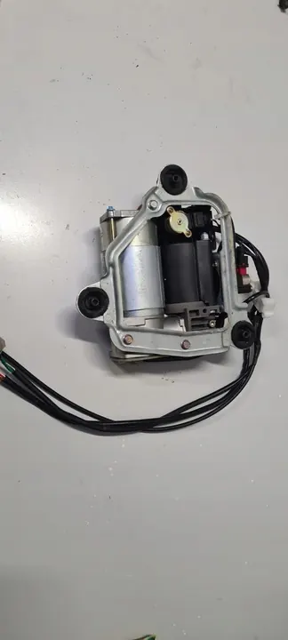 BMW E53 X5 Suspension Compressor 4 Wheels OEM image 3