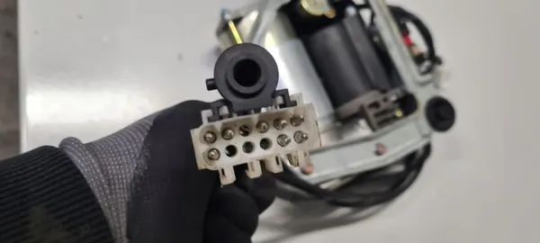 BMW E53 X5 Suspension Compressor 4 Wheels OEM image 6