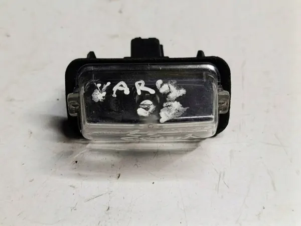 Luz de matrícula Toyota Yaris IV 20-26 OEM AW20F6A2 image 2