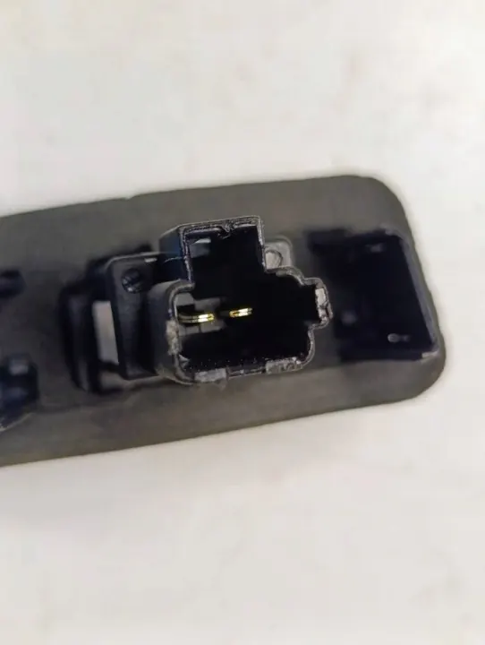 Luz de matrícula Toyota Yaris IV 20-26 OEM AW20F6A2 image 4