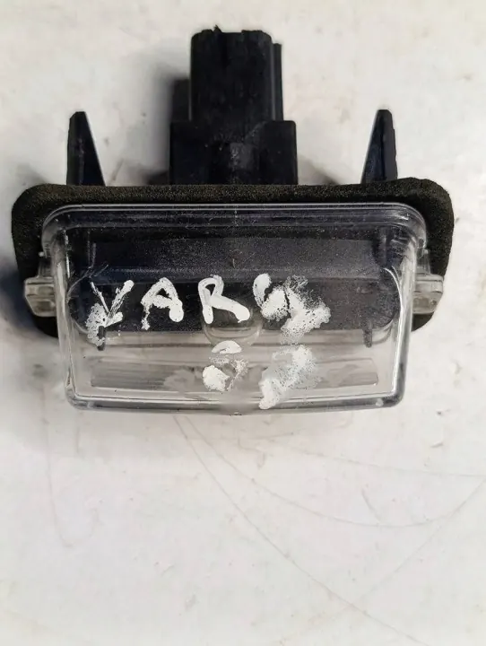 Luz de matrícula Toyota Yaris IV 20-26 OEM AW20F6A2 image 5