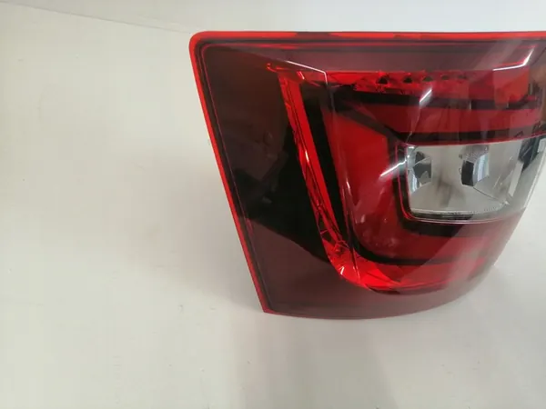 Luz trasera izquierda Skoda Octavia III Lift Kombi image 3