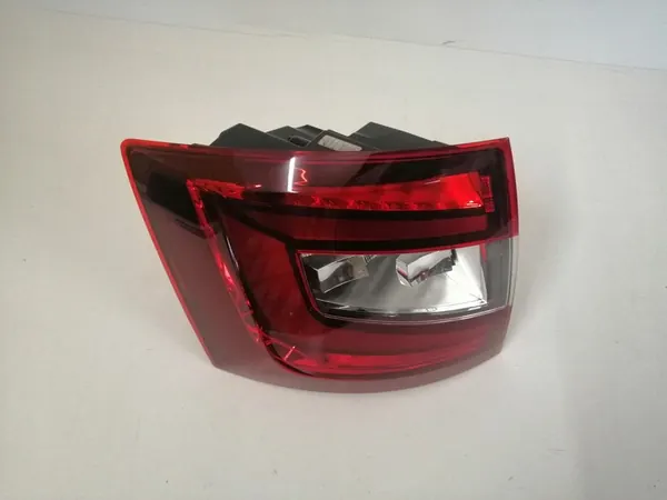 Luz trasera izquierda Skoda Octavia III Lift Kombi image 4