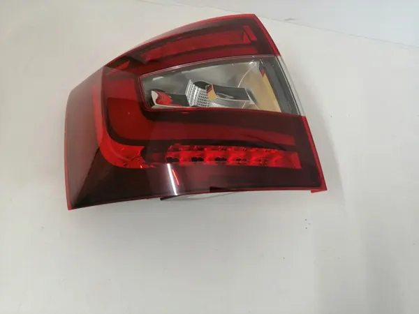 Luz trasera izquierda Skoda Octavia III Lift Kombi image 5