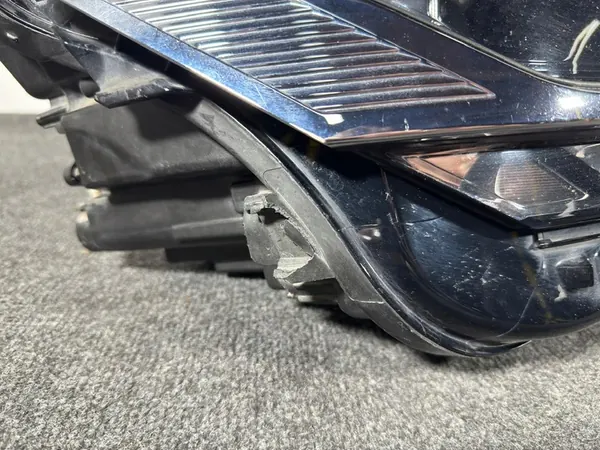 VW Touareg III 3 761 Full LED Farol Direito image 3