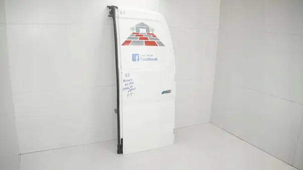 Puerta Trasera Derecha OEM 360189599 Nissan NV200 image 3