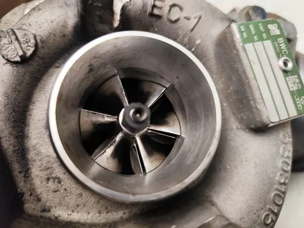 VW Passat Turbo 2.0 TDI 2010 Kombi 03L253016J image 6