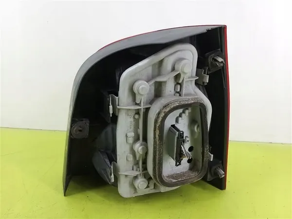 Luz trasera izquierda VW Polo IV 2001-2005 OEM 6Q6945095B image 4