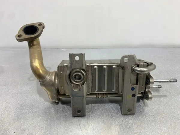Refroidisseur EGR Toyota OEM FBZ19787 pour RAV4 XA40 image 3