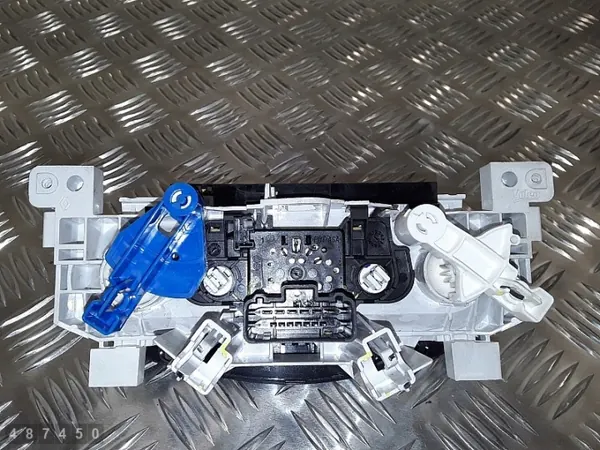 Dacia Logan AC-styrmodul OEM t83703a image 3