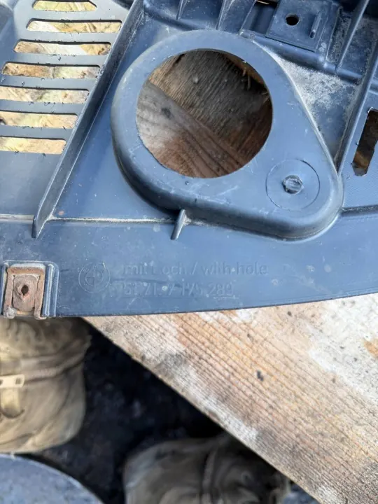 Etupyöränkaari oikea OEM 7175289 BMW 3:lle image 3