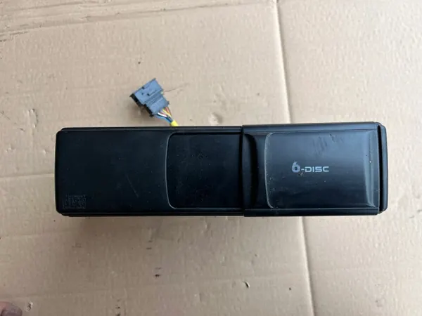 VW CD-vaihtaja OEM 1J6035111 New Beetle 1997-2005 image 2