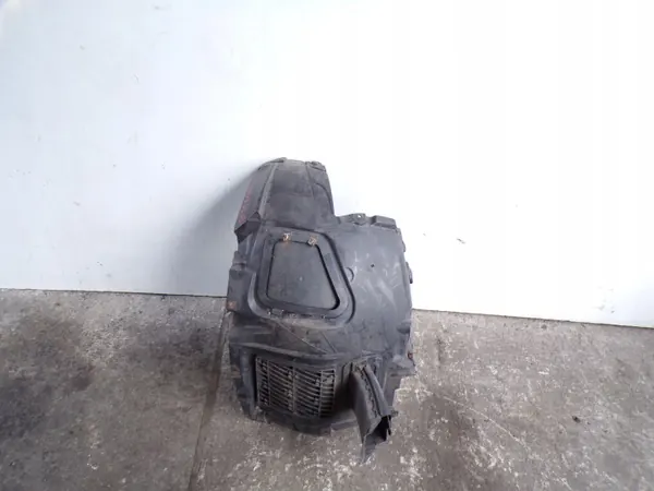 Vasen etulokasuoja OEM 7186723 BMW F10/F11:lle image 2
