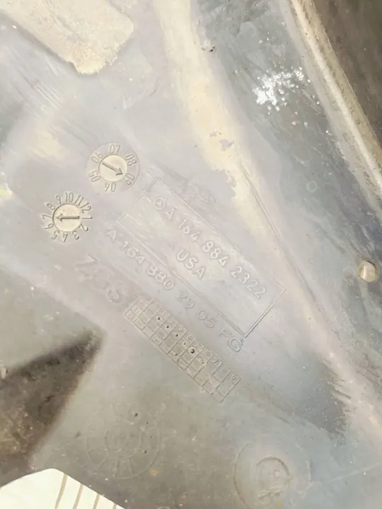 Mercedes-Benz GL X164 2012 Etuvasen lokasuoja A1648842322 image 8