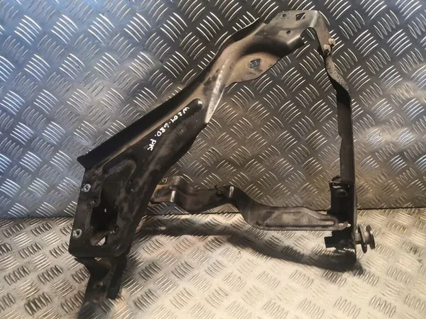 Suporte de farol dianteiro esquerdo Mercedes-Benz C W204 image 4