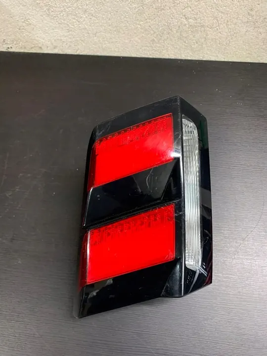 Luz trasera izquierda Peugeot 3008 II image 2