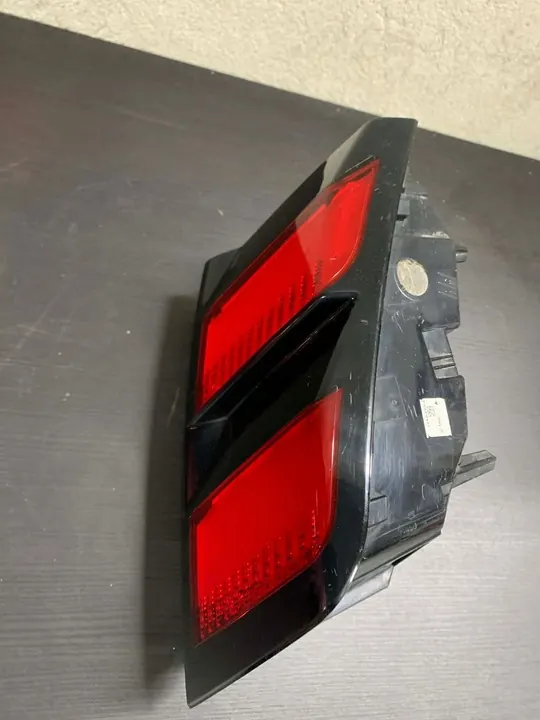 Luz trasera izquierda Peugeot 3008 II image 6