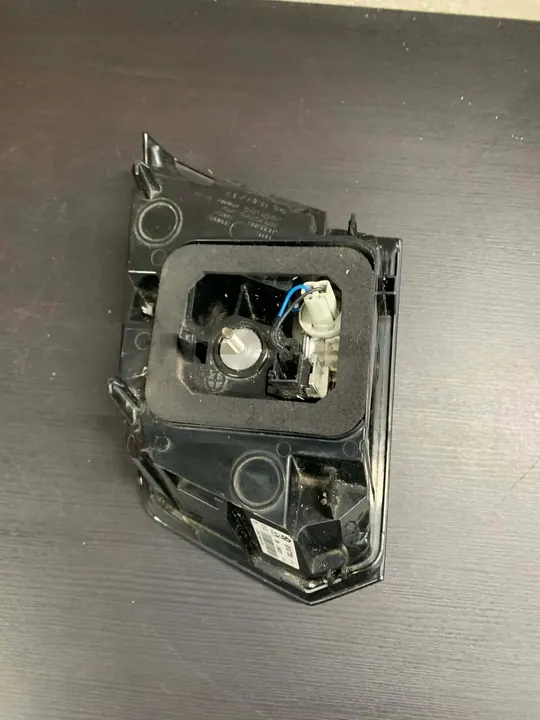 Luz trasera izquierda Peugeot 3008 II image 7