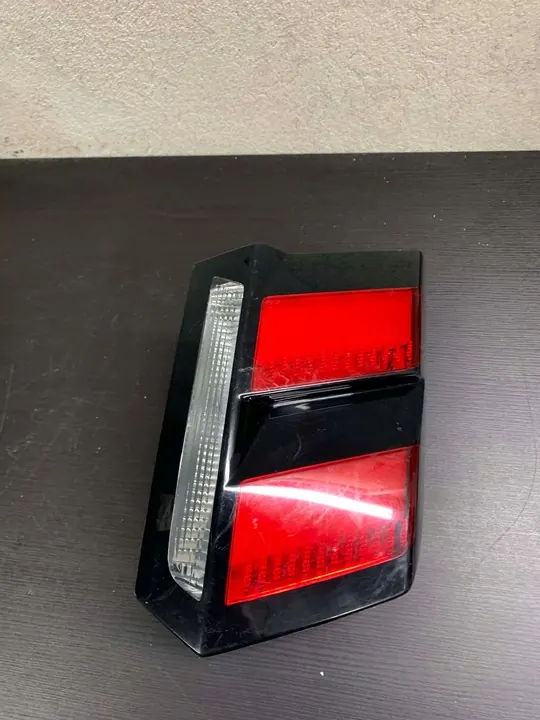 Luz trasera izquierda Peugeot 3008 II image 9