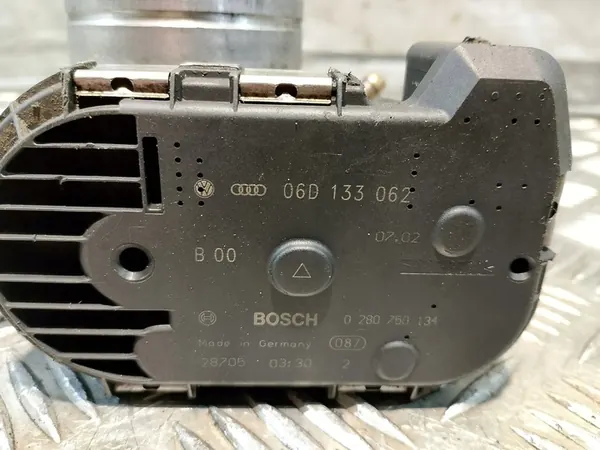 Corpo de borboleta AUDI A4 B6 2.0B FSI 06D133062 image 2