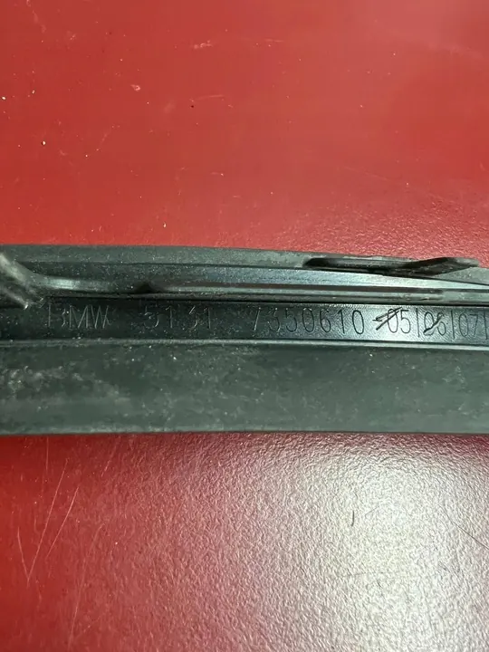 BMW X1 F48 F49 2020 moldura de janela dianteira direita image 2