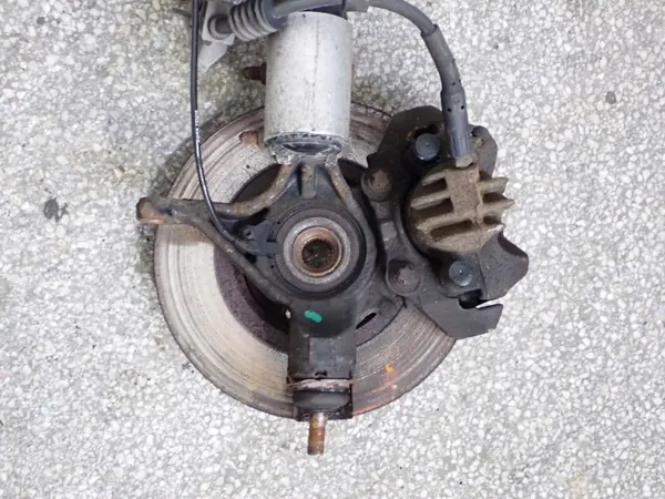 Pivot de direction gauche OEM 9684067780 pour Partner III image 5
