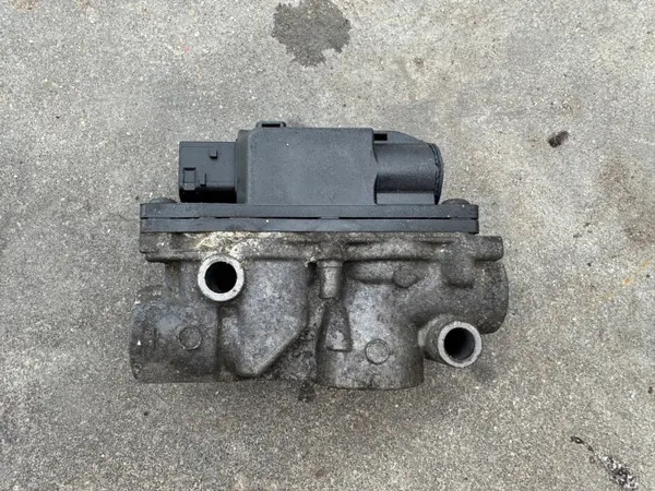 Válvula Moduladora ABS OEM A0064291844 Mercedes image 2
