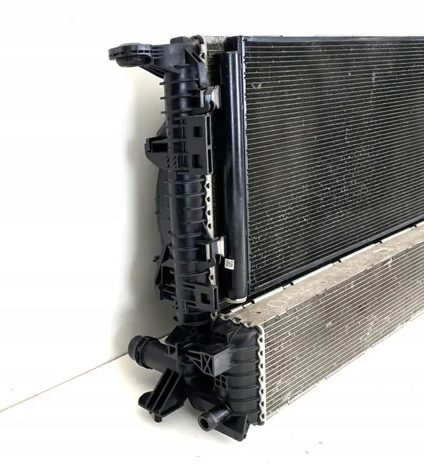 Conjunto de refrigeración AUDI A6 4G A7 4G8 3.0 TFSI 8K0121251H image 3