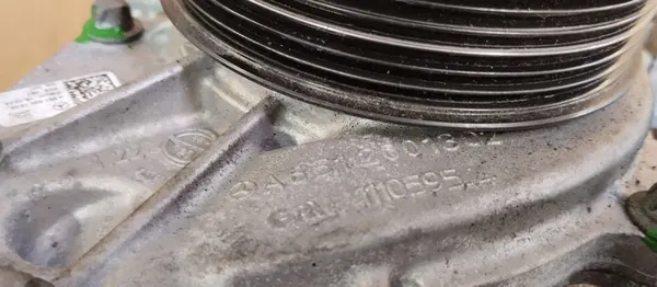 Vattenpump med bas Mercedes GLC W253 2.2 CDI A6512012209 image 4