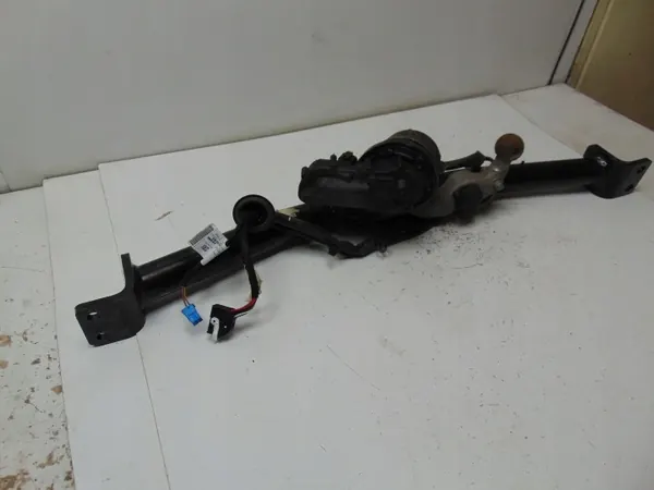 Mercedes C W206 hinausvetokoukku OEM A2065400556 image 3