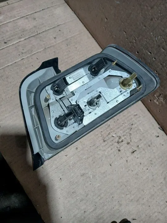 Vänster baklampa BMW 3 E36 image 2